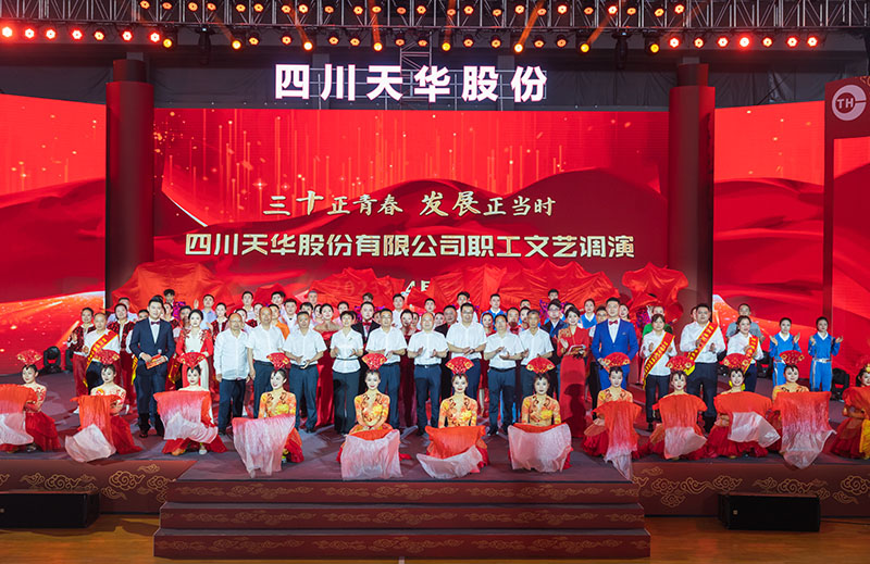01演職人員與領導合影.jpg